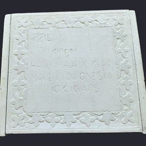 VINTAGE HANDMADE BALINESE CEMPAKA HOLY WOOD CIGAR /OR TRINKET BOX